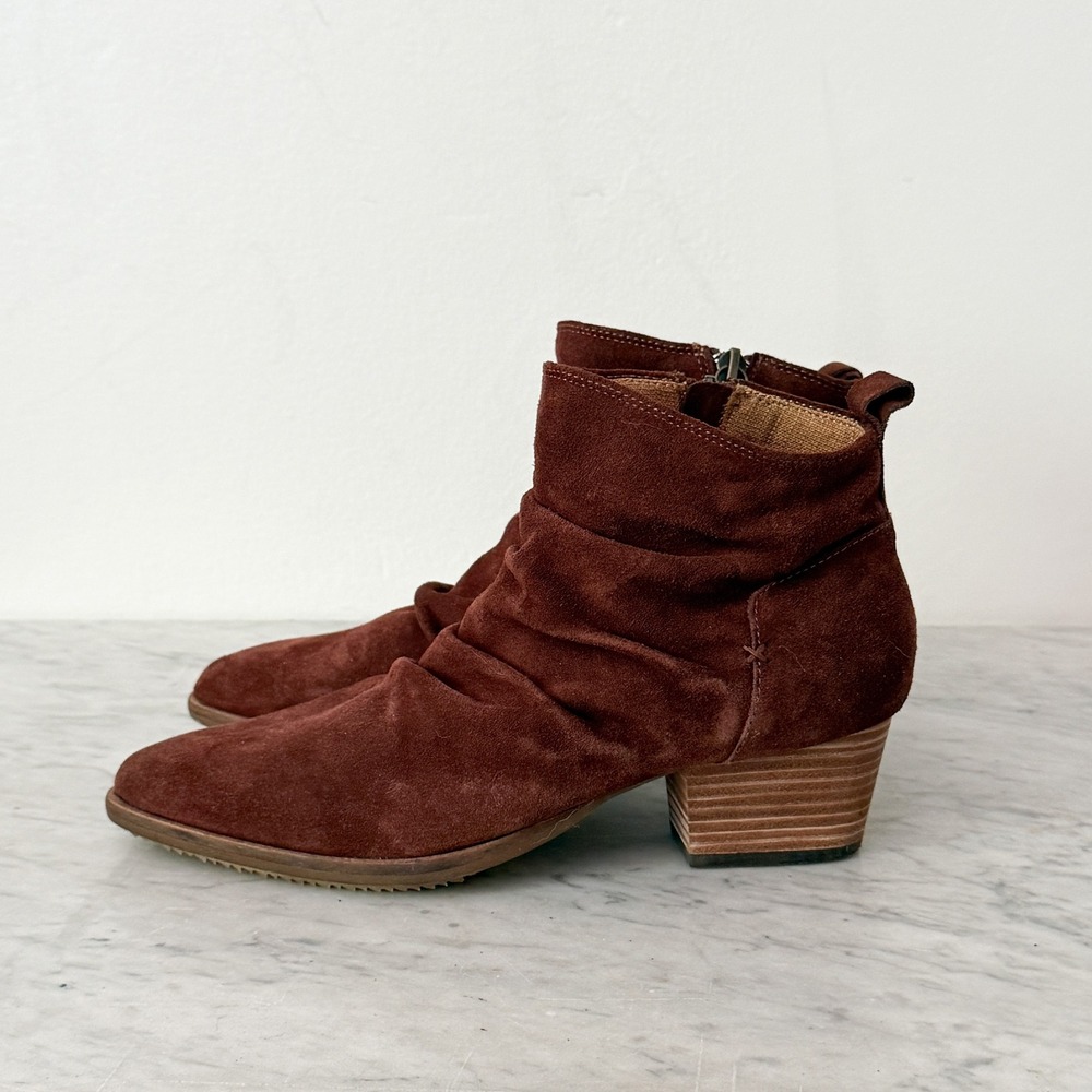 Kelsi Dagger Brooklyn KDB Ankle Boots Slouchy Suede 7.5 Brown Pointed Toe Block